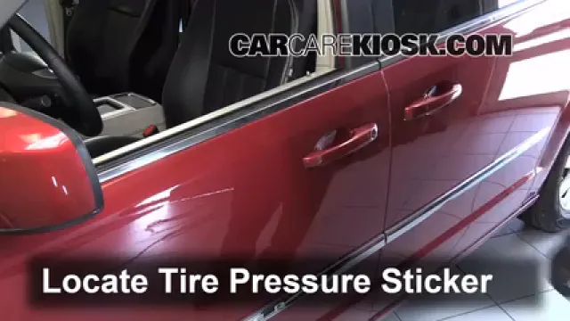 2013 Chrysler Town and Country Touring 3.6L V6 FlexFuel Tires & Wheels Check Tire Pressure